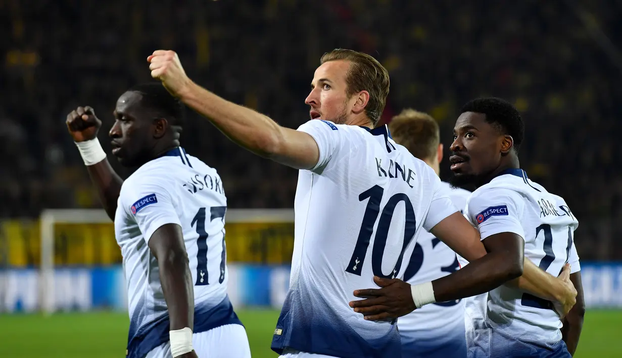 Selebrasi gol Harry Kane pada leg kedua, babak 16 besar Liga Champions yang berlangsung di Stadion Signal Iduna Park, Dortmund, Rabu (6/3). Tottenham Hotspur menang 1-0 atas Dortmund. (AFP/John Macdougall)