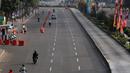 Aktivitas masyarakat di sekitar Bundaran HI, Jakarta, Minggu (17/6). Hari Bebas Kendaraan Bermotor (HBKB) atau Car Free Day (CFD) ditiadakan tanggal 10, 17, 24 Juni 2018. (Liputan6.com/Arya Manggala)