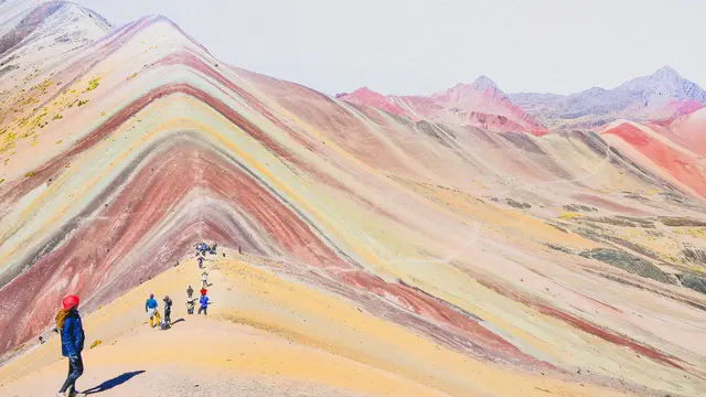 [Fimela] Gunung Pelangi, Peru