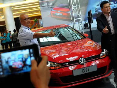 Pemegang merek Volkswagen (VW) di Indonesia resmi meluncurkan VW Golf GTI di kawasan BSD, Selasa (3/6/14). (Liputan6.com/Faisal R Syam)