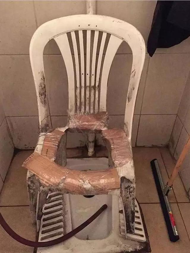 6 Potret Kloset dari Kursi Ini Kocak, Desain Nyelenehnya Bikin Tepuk Jidat