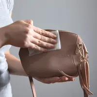 Bingung Menghilangkan Noda Pada Tas? Ini Dia Cara Membersihkan Noda Pada Tas Sesuai Bahannya / copyright shutterstock