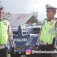 Bikin ngakak! Ini video kocak soal 4 modus pelanggar hadapi razia yang dibuat oleh Satlantas kepolisian Aceh Besar. (Foto: Facebook)