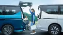 Kepraktisan bagasi Nissan Serena tetap dipertahankan di generasi terbaru ini. Pintu bagasi yang bisa dibuka kacanya saja memberikan kemudahan akses bagasi ketika berada di parkiran sempit. (Source: paultan.org)