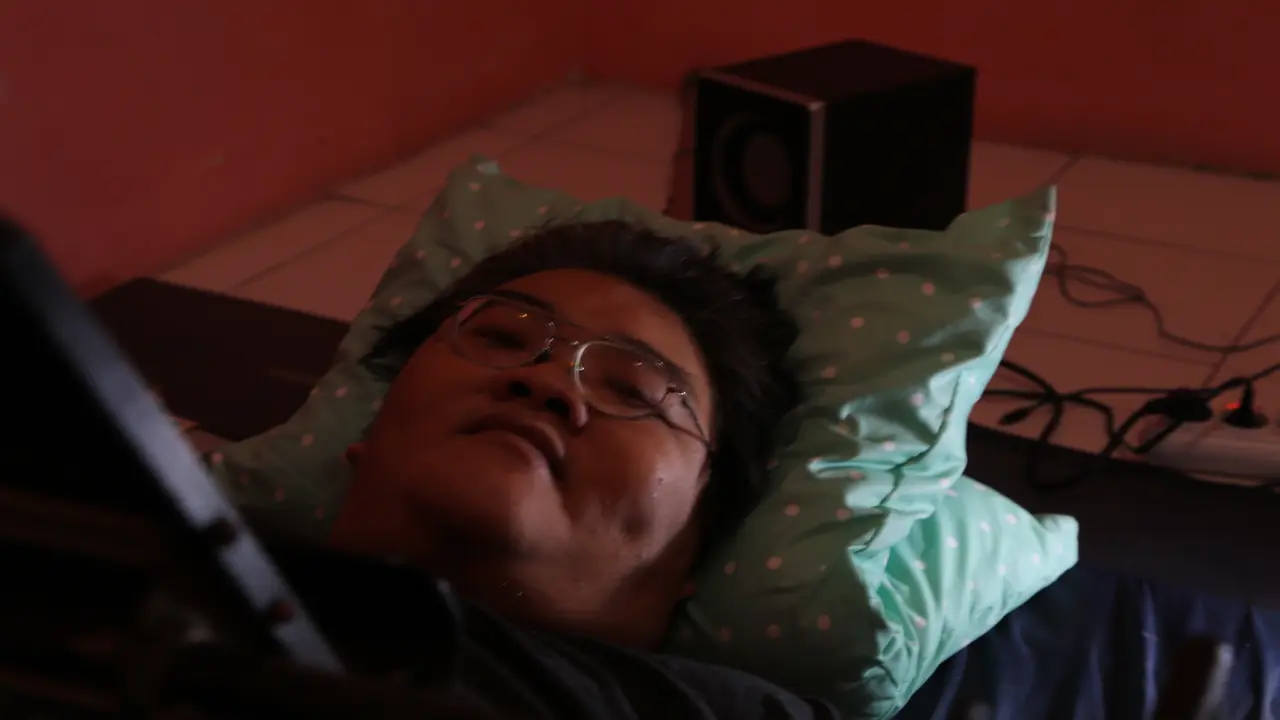 Mengira Dirinya Asam Urat, Programmer Samuel Lumpuh