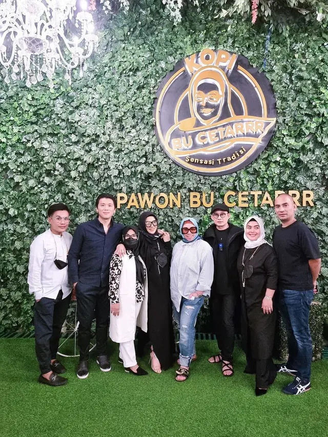 Pakai Hijab, Ini 6 Potret Terbaru Syahrini Usai Pulang dari Jepang yang Curi Perhatian