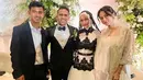 <p>Pasangan yang baru saja menikah Pratama Arhan dan Azizah Salsha terlihat turut menghadiri pernikahan dari Adiba Khanza dan Egy Maulana Vikri. [Foto: Instagram/allaboutarhan]</p>