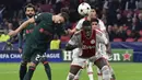 Darwin Nunez turut berjasa meloloskan Liverpool ke babak 16 besar Liga Champions usai menaklukkan taun rumah Ajax Amsterdam pada 26 Oktober 2022. Ia berhasil menyumbang satu dari tiga gol kemenangan The Reds. (AFP/John Thys)
