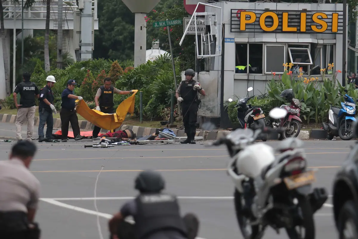 20160114-Evakuasi-Korban-Pengeboman-Sarinah-Jakarta-AY
