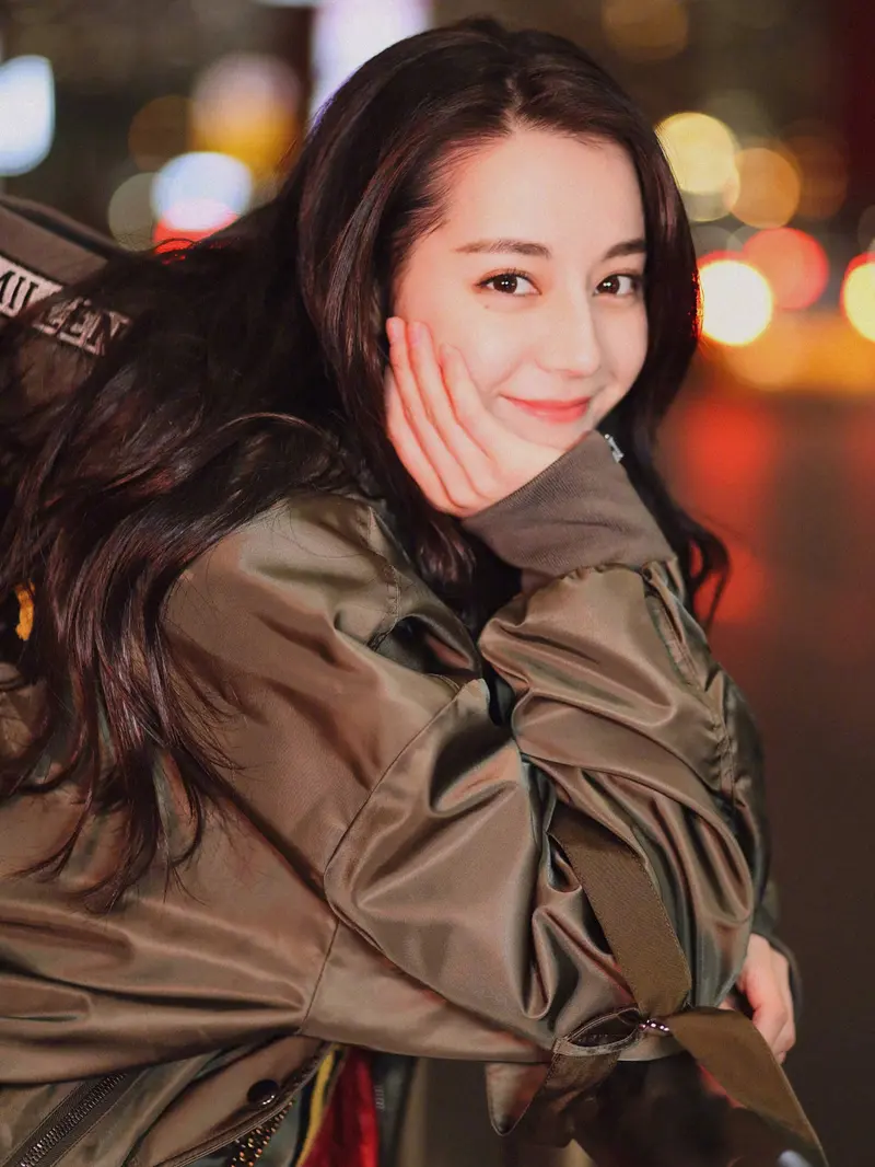 [Bintang] 8 Foto Cantik Dilraba Dilmurat yang Membuat Alexandre Pato Tergila-gila