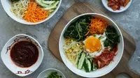 Ilustrasi bibimbap. (dok. Unsplash.com/Vicky Ng @vickyng)