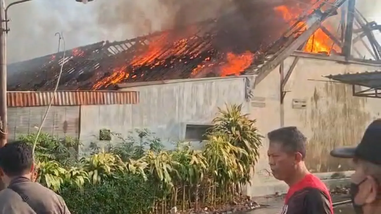Belasan Rumah di Aspol Panularan Solo Terbakar