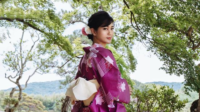 FOTO: Pesona Prisia Nasution Saat Pakai Kimono di Jepang