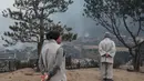 Sedikitnya, 18 orang tewas. Hingga Rabu (26/3/2025), pukul 05.00 waktu setempat, Kementerian Keamanan Korea Selatan mencatat 14 korban tewas akibat kebakaran yang berawal dari Uiseong, sementara empat orang lainnya terkait kebakaran di Sancheong. (YASUYOSHI CHIBA/AFP)