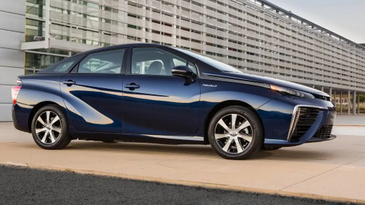 Mirai, Nama Mobil Hidrogen Toyota yang Dilego di Amerika