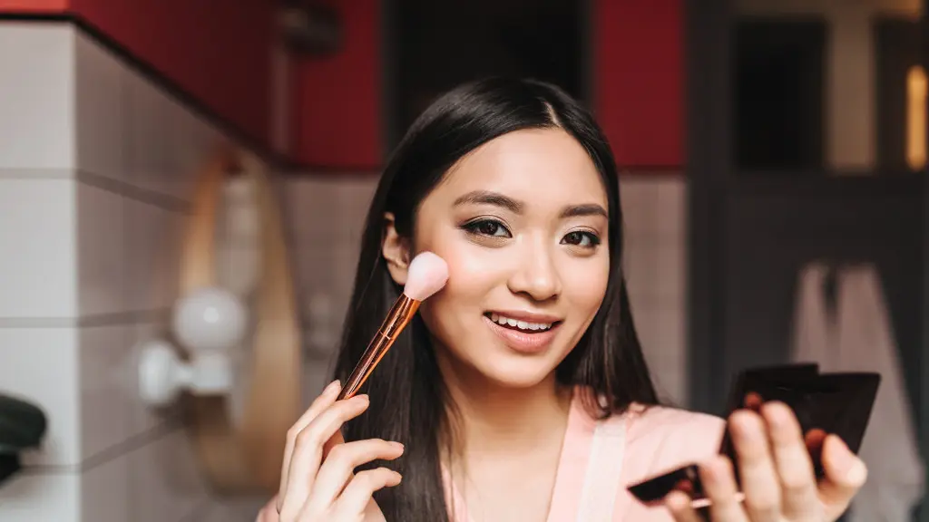 Diperlukan teknik yang tepat untuk mengaplikasikan concealer agar menghasilkan makeup yang natural. [Dok/freepik.com/lookstudio]