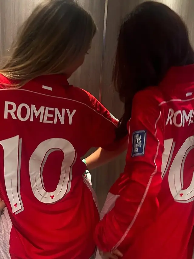 Gaya Kasual Katy Esistia, Kekasih Ole Romeny saat Nonton Langsung Laga Indonesia Vs Bahrain di GBK