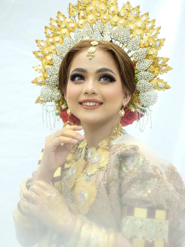 6 Pemotretan Putri D'Academy Pakai Busana Adat Bugis, Bak Pengantin