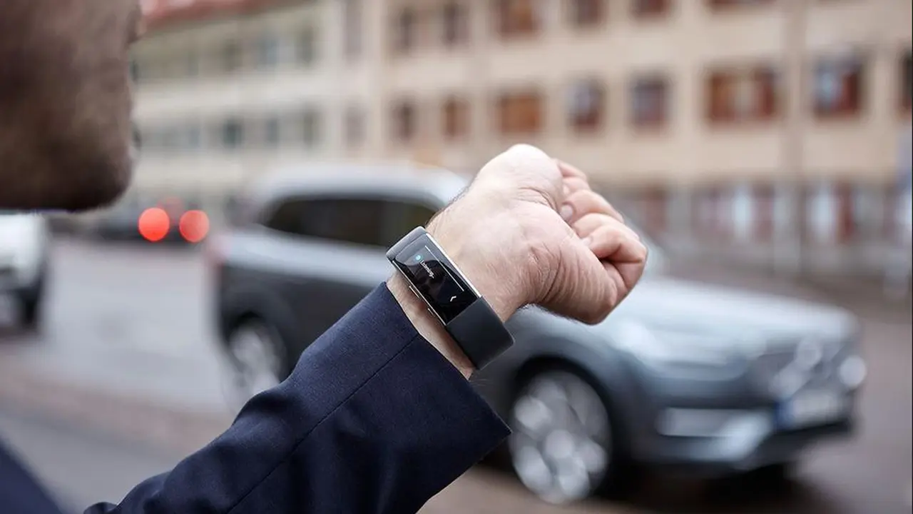 Seperti Power Ranger, Mobil Volvo Bisa Dikontrol dengan Gelang