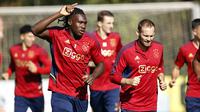 Pemain Ajax berlatih jelang menghadapi Rangers di Liga Champions matchday pertama (AFP)