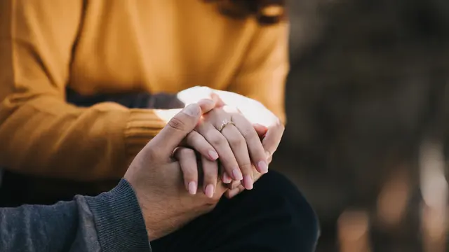 couple februari tangan