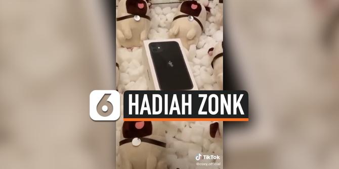 VIDEO: Dikira Dapat Iphone dari Mesin Capit, Ternyata Zonk