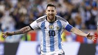 Lionel Messi. menjadi Sosok paling berpengaruh di Timnas Argentina saat ini, pemain berusia 35 tahun ini tercatat telah mengoleksi 19 caps dengan torehan 6 gol dan 5 assist bersama Argentina di ajang Piala Dunia dan berpeluang melewati rekor Diego Maradona sebagai penampil terbanyak. Jumlah tersebut dicatatkannyanya dalam 4 edisi Piala Dunia, yaitu mulai 2006 hingga 2018. Prestasi terbaiknya yaitu saat membawa Argentina menjadi runner-up pada edisi 2014 di Brasil setelah kalah 0-1 (0-0) dari Jerman lewat perpanjangan waktu di partai final. (AFP/Andres Kudacki)