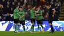 Pemain Stoke City Josh Tymon (kedua kanan) merayakan dengan rekan satu timnya setelah mencetak gol ke gawang Crystal Palace pada pertandingan putaran kelima Piala FA di Selhurst Park, London, Inggris, 1 Maret 2022. Crystal Palace menang 2-1. (AP Photo/Ian Walton)