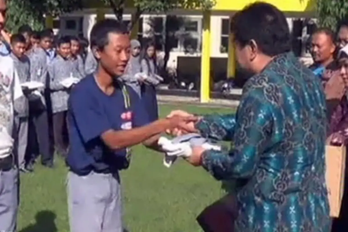 Baju bekas SMU - Liputan6 pagi