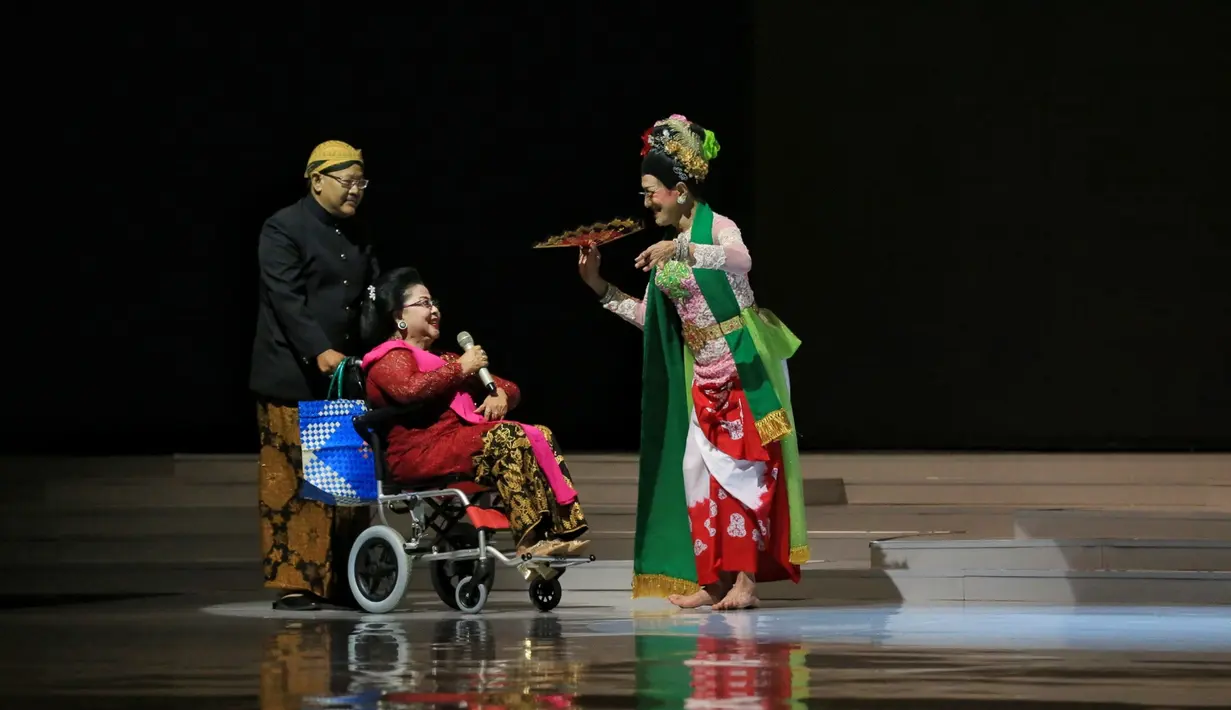 Waldjinah dan Didik Nini Thowok