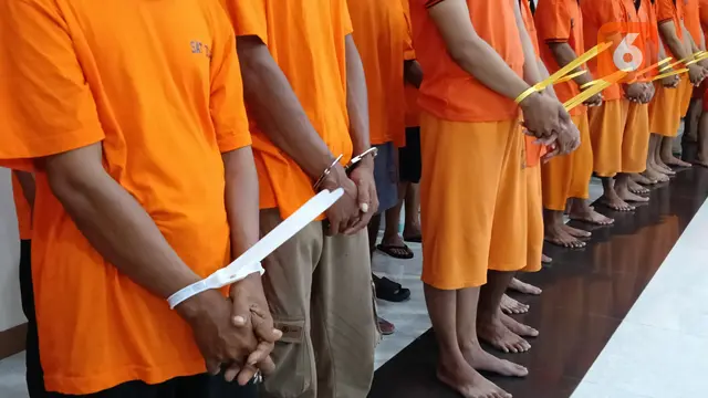 Preman dan Anggota Ormas yang Ditangkap Polda Banten. (Jumat, 09/05/2025). (Yandhi Deslatama/Liputan6.com).