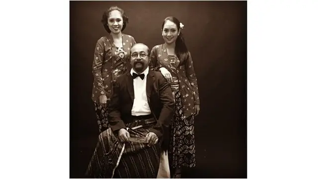 Potret Djaduk Ferianto bersama dengan kedua putrinya, penuh dengan kehangatan.