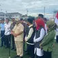 Menteri Pertahanan Prabowo Subianto melepas keberangkatan KRI dr. Radjiman Wedyodiningrat- 992 yang membawa bahan bantuan kemanusiaan untuk korban konflik di Gaza, Palestina.&nbsp;Secara simbolis, Prabowo melepas keberangkatan KRI tersebut di Kolinlamil, Tanjung Priuk, Jakarta Utara, Kamis (18/1/2024). (Merdeka.com/Muhammad Genantan Saputra)