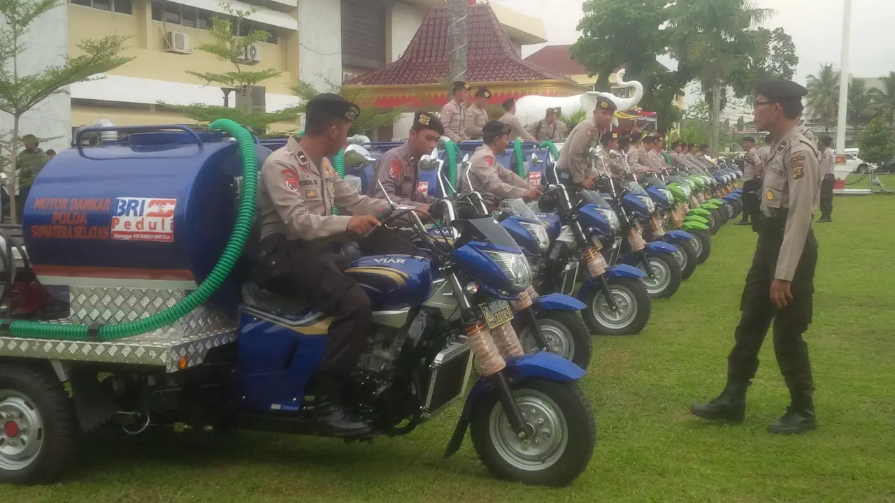 Kendaraan pemadam kebakaran yang diterima Polda Sumsel (Liputan6.com/Nefri Inge)