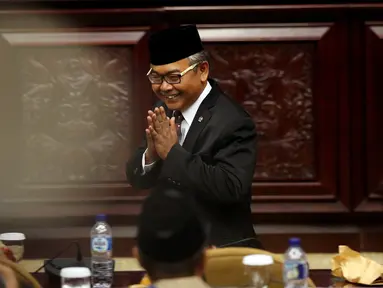 Ketua DPD RI terpilih Mohammad Saleh sebelum melakukan pelantikan saat rapat Paripurna DPD luar biasa di Nusantara V Gedung Parlemen, Senayan, Jakarta, Selasa (11/10). (Liputan6.com/Johan Tallo)