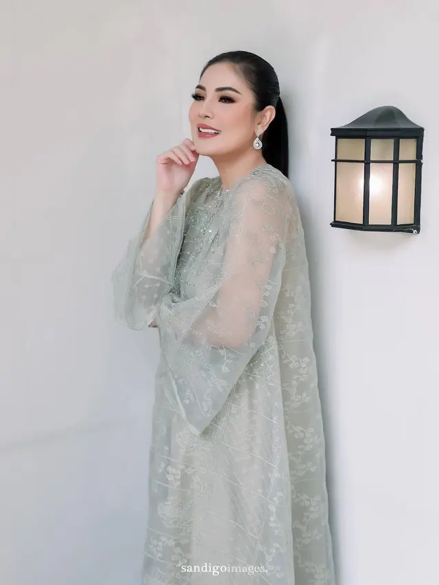 Inspirasi Outfit Halal Bihalal Lebaran dari Nindy Ayunda untuk Gaya Glamor hingga Kasual di Hari Raya