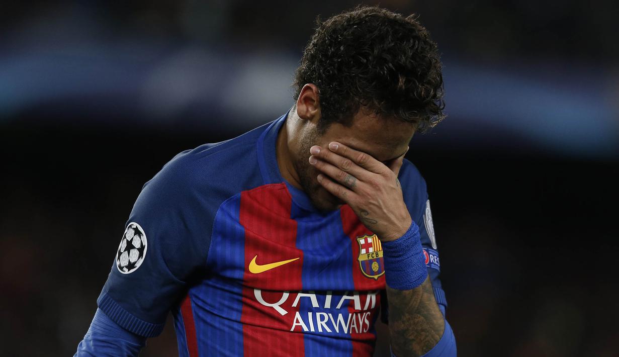 Jika resmi pindah, Neymar akan menjadi pemain termahal dunia. Sebelumnya, rekor pemain termahal dunia dipegang Paul Pogba saat dibeli Manchester United dari Juventus seharga 105 juta euro pada musim panas 2016. (AFP/Pau Barrena)