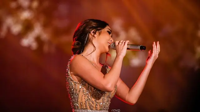 FOTO: Gaya Gisella Anastasia saat di Atas Panggung, Tampil Menawan