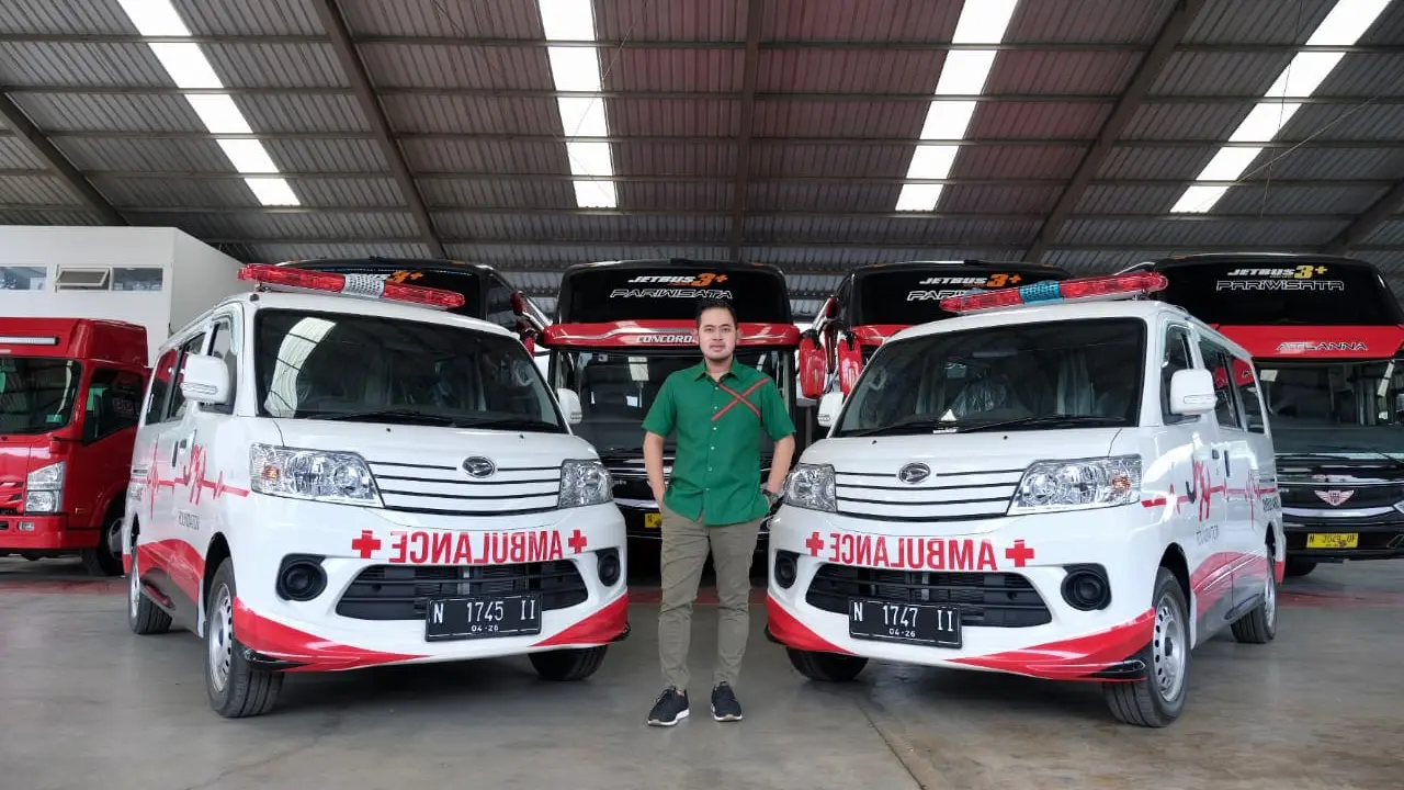 Gilang Widya Pramana menyumbang Ambulance