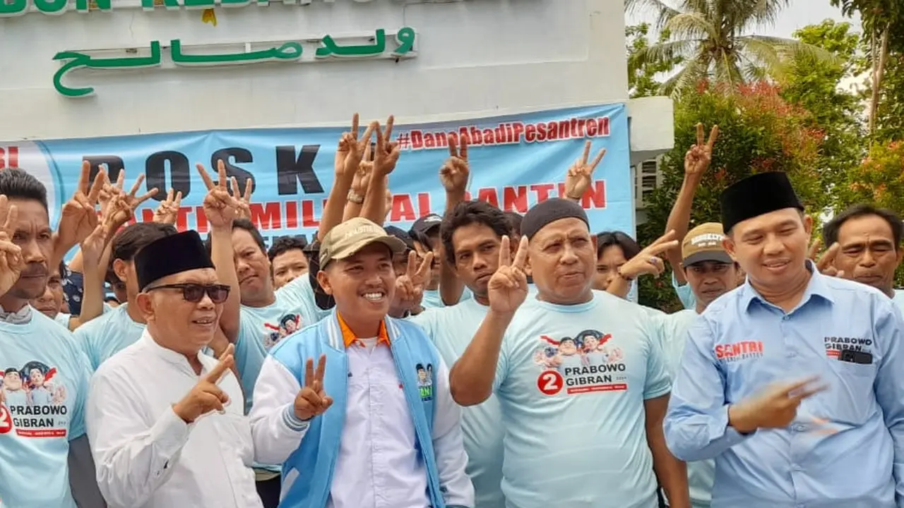 Caleg PKS (topi cokelat) Dukung Prabowo-Gibran di Pilpres 2024. (Kamis, 08/02/2024). (Liputan6.com/Yandhi Deslatama).