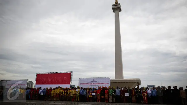 20161129-Jokowi Pimpin Upacara HUT ke-45 Korpri di Monas-Jakarta