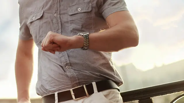 Jam tangan dan sabuk