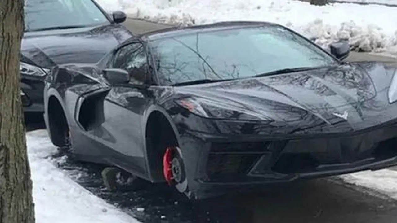 Chevrolet Corvette C8 korban pencurian roda