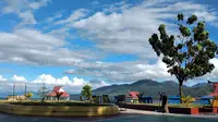 Suasana di Pantai Taman Landmark, Ternate, Jumat sore, 10 April 2020. (Hairil Hiar/Liputan6.com)