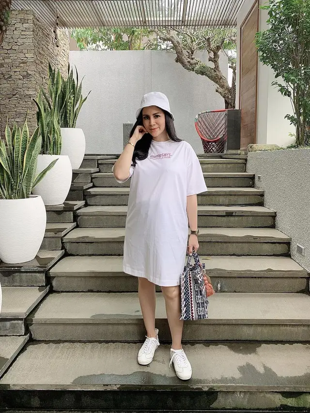 6 Potret Momo Geisha dengan Gaya Kasual Saat Hamil Anak Kedua, Tampil Memesona