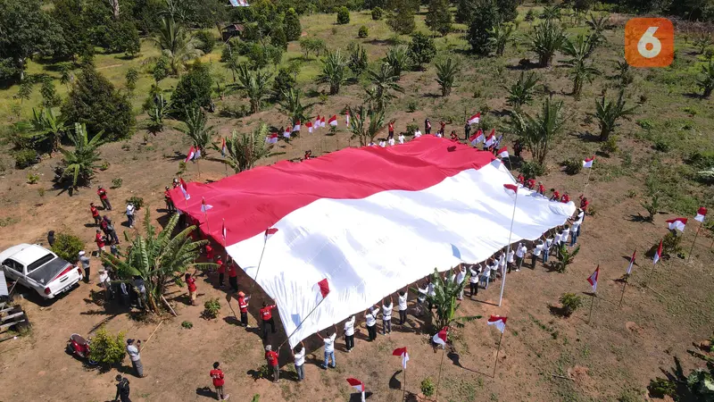 Pembentangan Bendera Merah Putih oleh eks napiter