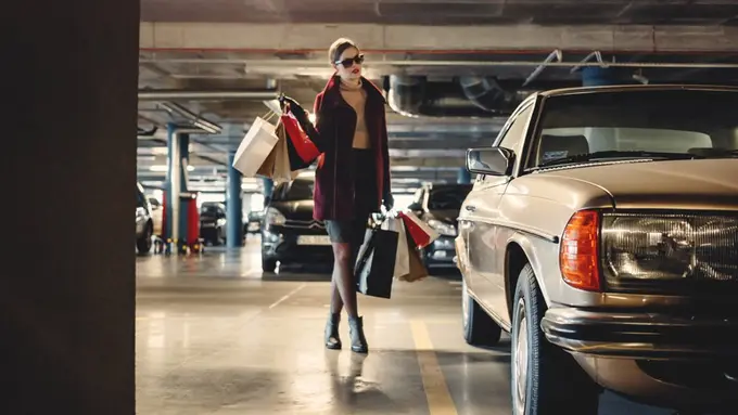Fashion Item yang Wajib Ada di Mobil Cewek Modis, Cek Yuk!