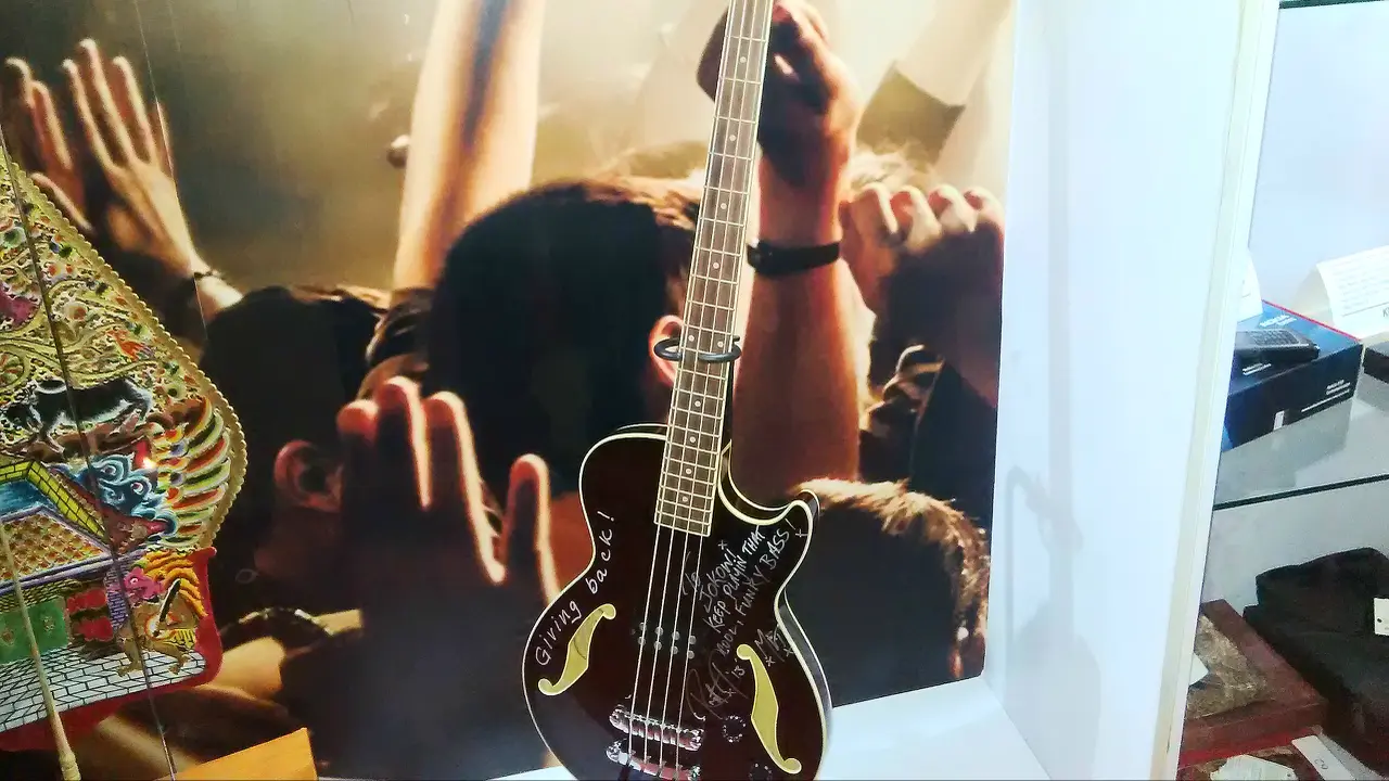 Gitar Bass Metallica Jokowi Bikin Penasaran Warga Yogyakarta