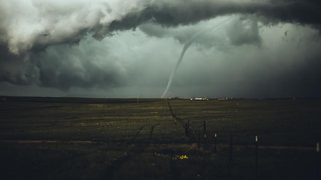 Ilustrasi bencana alam, badai