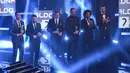 Gianluigi Buffon (kanan) foto bersama dengan para peraih pemain terbaik dunia dalam acara The Best FIFA Football Awards 2017 di London, (23/10). Buffon mengungguli Manuel Neuer dan Keylor Navas. (AFP Photo/Ben Stansall)